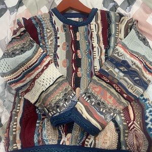Coogi sweater, very gently use, in great conditions.